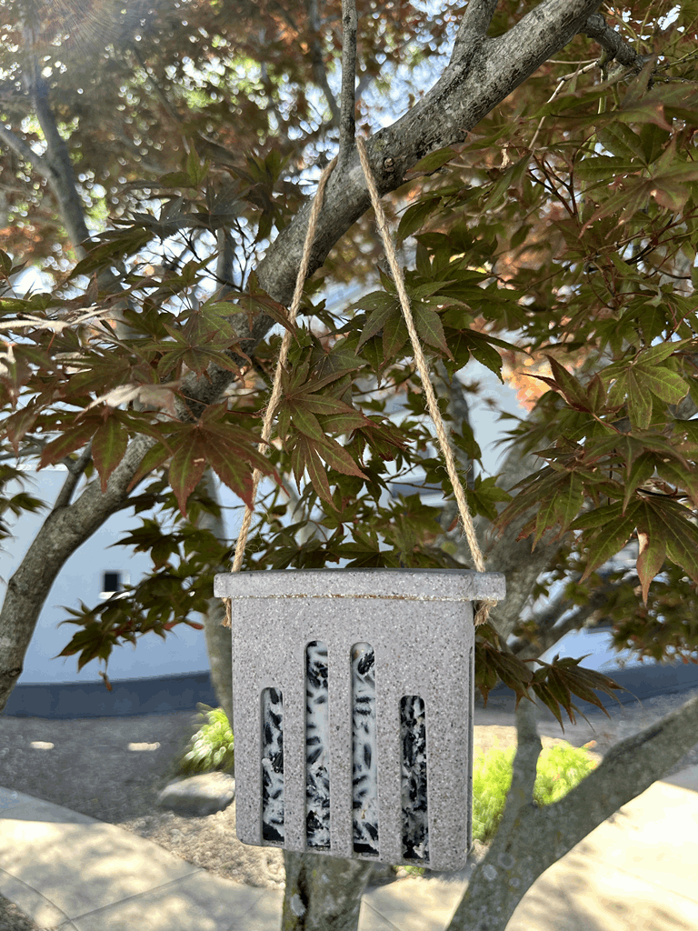 Suet Cake Feeder - Nut Husks - Image 8